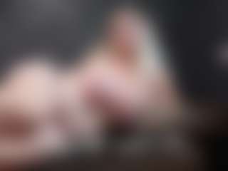 YanaMay MILF webcam performer live streaming