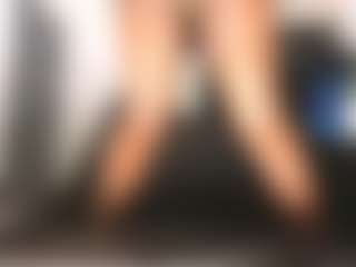 Live cam show with Assiology - Oil on AdultVida.com