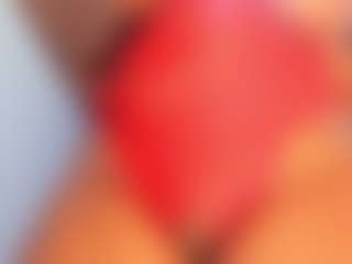 Live cam show with Camille Bennet - Living Room on AdultVida.com