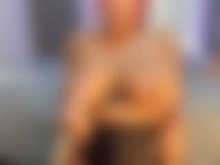 Live cam show with Camille Bennet - Living Room on xxxlivecams.org