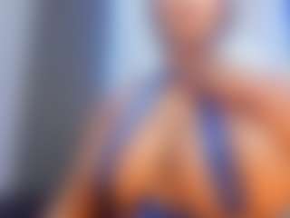 Live cam show with Camille Bennet - Oil on Camsoda