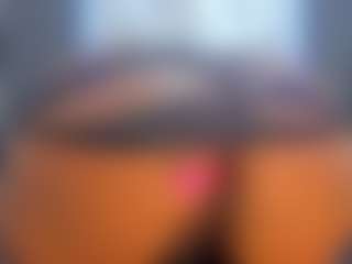 Live cam show with Camille Bennet - Normal on SpunkLive