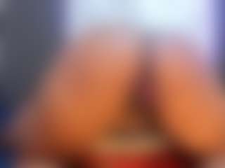 Live cam show with Camille Bennet - Black Squirt on livesuperchat.net