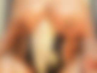 Live cam show with Camille Bennet - Black Squirt on Stripli.com