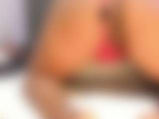 Live cam show with Camille Bennet - Solo on AdultVida.com