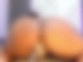 Live cam show with Camille Bennet - Athletic Strip on livesuperchat.net