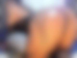 Live cam show with Camille Bennet - Black Squirt on WildCum