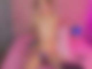 Live cam show with Akilla-Queen - Brown Eyes on CamwithHer