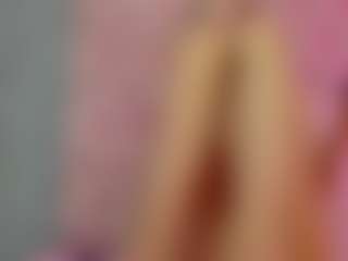 Live cam show with Akilla-Queen - Double Penetration on SpankPalCams