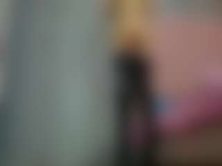 Live cam show with Akilla-Queen - Shaved on Soda Cam