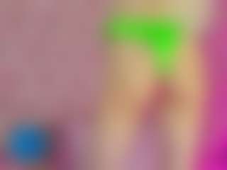 Live cam show with Akilla-Queen - Double Penetration on fapnchat