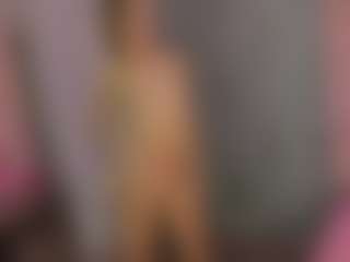 Live cam show with Akilla-Queen - Petite on Milfs Live