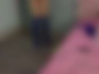 Live cam show with Akilla-Queen - Oil on madthumbs