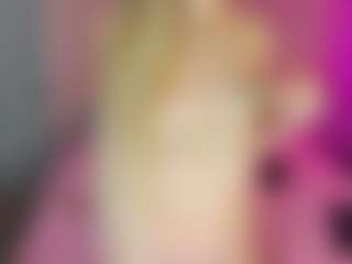 Live cam show with Akilla-Queen - Double Penetration on sexylive.show
