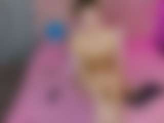 Live cam show with Akilla-Queen - Toys on StripNow