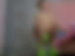 Live cam show with Akilla-Queen - Skinny on Nude Live Now