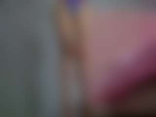 Live cam show with Akilla-Queen - Skinny on CamSodaAdn