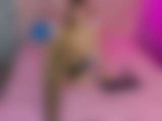 Live cam show with Akilla-Queen - Skinny on Free Soda