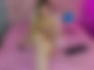 Live cam show with Akilla-Queen - Double Penetration on Camsoda