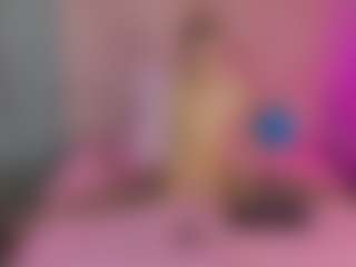 Live cam show with Akilla-Queen - College on AdultVida.com