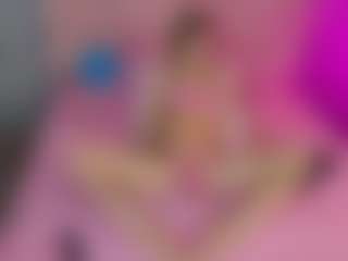 Live cam show with Akilla-Queen - Petite Teen (18+) on Camsoda
