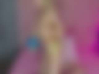 Live cam show with Akilla-Queen - Petite Teen (18+) on galaxygirlnitro.com