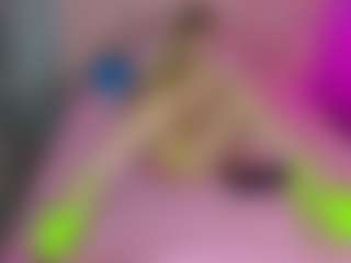 Live cam show with Akilla-Queen - Teen (18+) on makecum.org