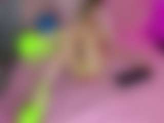 Live cam show with Akilla-Queen - Blonde Hair Fetish on Milfs Live