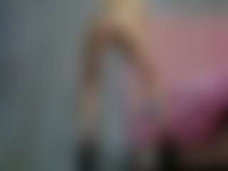 Live cam show with Akilla-Queen - College Teen (18+) on Uber Horny