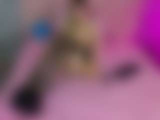Live cam show with Akilla-Queen - Petite Teen (18+) on SmokeAndPoke