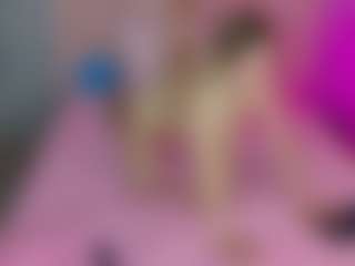 Live cam show with Akilla-Queen - Petite Teen (18+) on intimatelivegirls.com