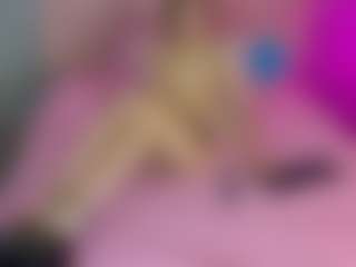 Live cam show with Akilla-Queen - Double Penetration on Camsoda