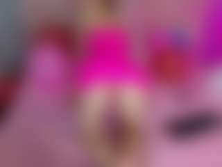 Live cam show with Akilla-Queen - College Teen (18+) on Camsoda
