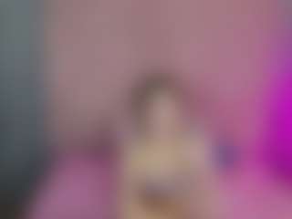 Live cam show with Akilla-Queen - Blonde Hair on Camsoda