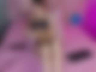 Live cam show with Akilla-Queen - Petite on slutload