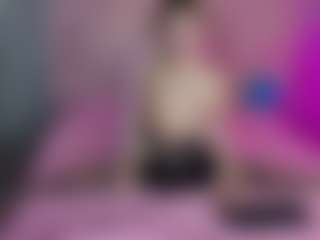 Live cam show with Akilla-Queen - Blonde Hair Petite on Uber Horny