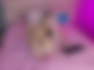 Live cam show with Akilla-Queen - Joi on Livezox