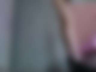 Live cam show with Akilla-Queen - Skinny on camtv