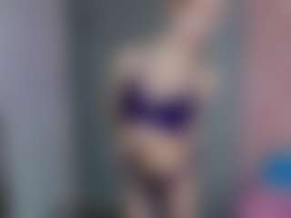 Live cam show with Akilla-Queen - Blonde Hair Petite on Camsoda