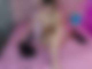 Live cam show with Akilla-Queen - Blonde Hair Petite on live.xheat.ai