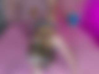 Live cam show with Akilla-Queen - Small Tits on livesexfox.com