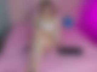 Live cam show with Akilla-Queen - Fuck on Camsoda