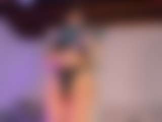 Live cam show with KiimLee - Shaved Pussy on Camsoda