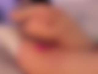 Live cam show with KiimLee - Small Tits on Soda Cam