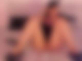 Live cam show with KiimLee - Small Tits on CamClone