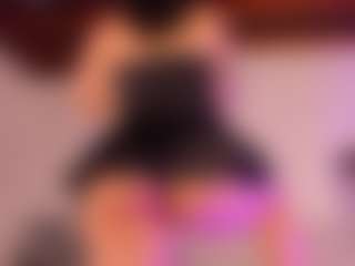Live cam show with KiimLee - Fingers on Camsoda