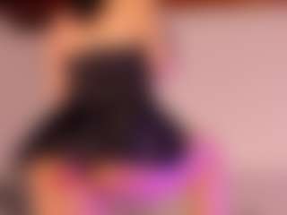 Live cam show with KiimLee - Athletic Public on sexylivex.com