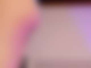 Live cam show with KiimLee - HD Curvy on Camming Site