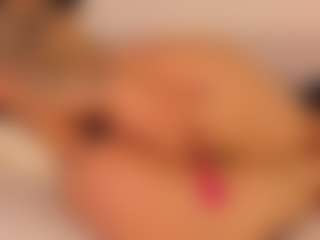 Live cam show with KiimLee - Public Curvy on Gym Cam Girls