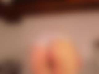 Live cam show with KiimLee - Striptease on Gym Cam Girls